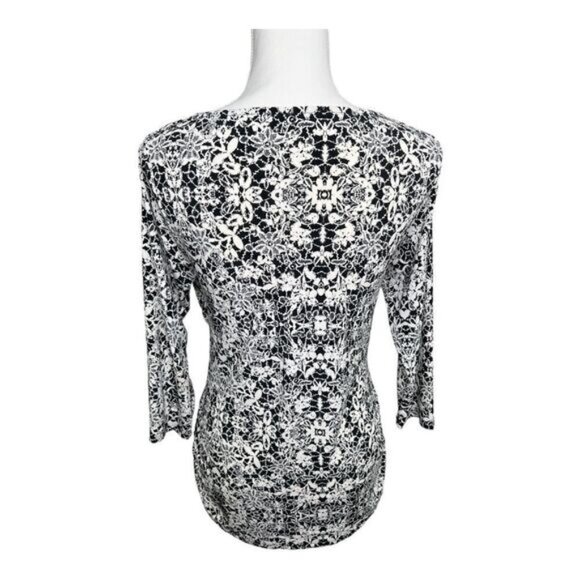 VINCE CAMUTO Black And White Long Sleeve Flower Print Blouse. Size Medium - Picture 4 of 6
